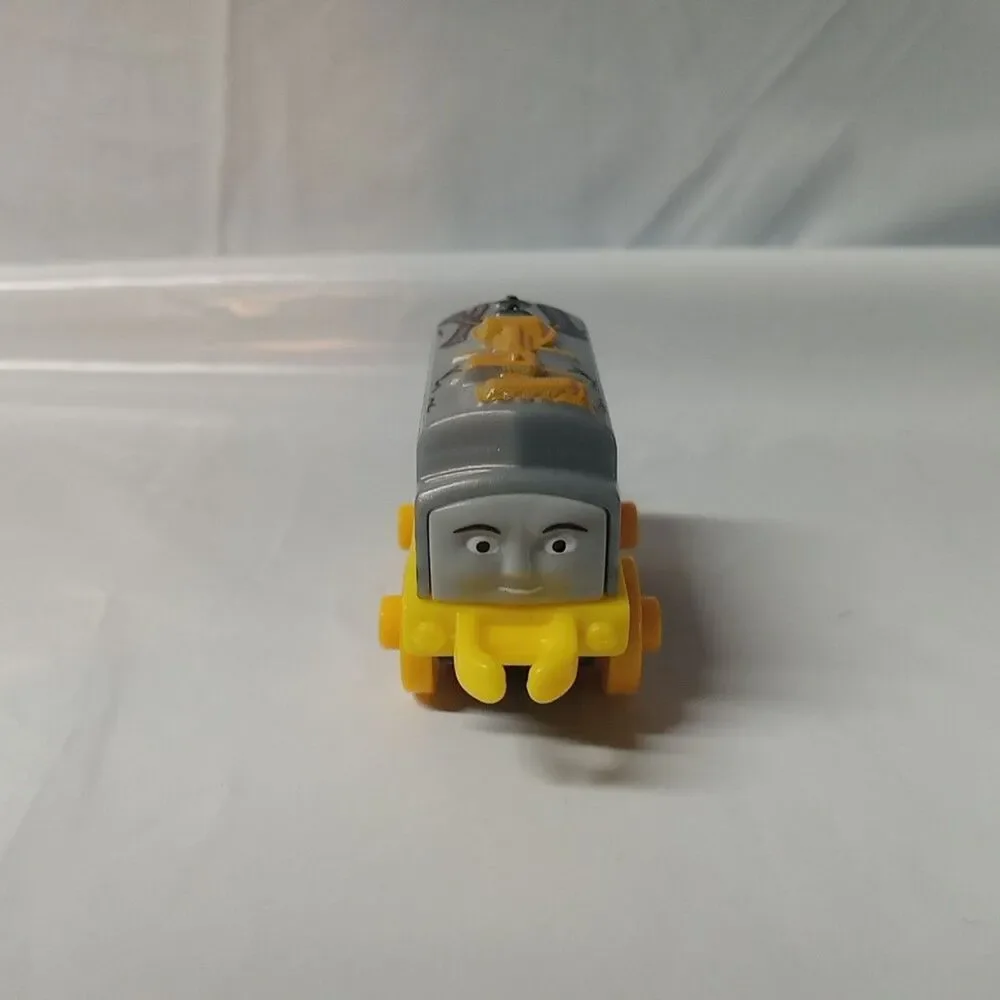 THOMAS & FRIENDS Minis Train Engine Diesel 10 Construction Engine Nuts & Bolts